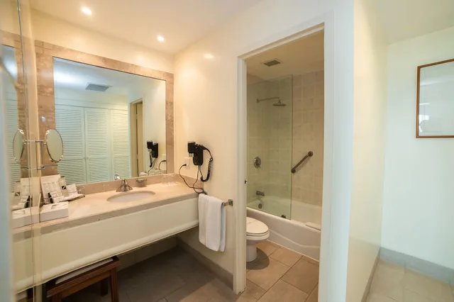 غرفة بسريرين مزدوجين بإطلالة على البحر، Barcelo Colon Miramar 6/7