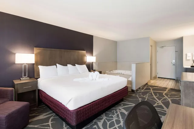 Room, King Bed, Jetted Tub, Best Western Mcminnville Inn 3/4
