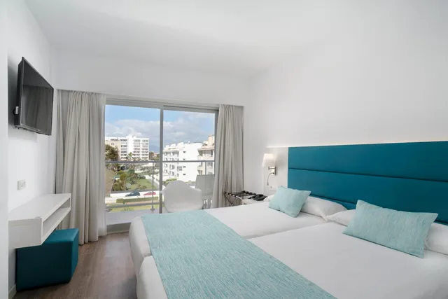 غرفة بسرير مزدوج بإطلالة على المسبح، Hotel Alua Leo 3/4