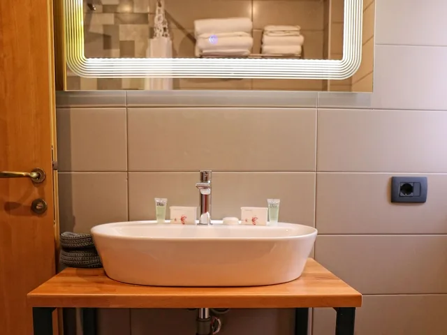 غرفة ثلاثية بسرير كوين وسرير فردي، Hotel Oda 10/10