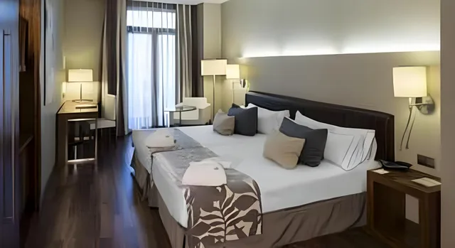 Guest Room, Double and Twin Beds, Hotel Catalonia Ramblas 1/1