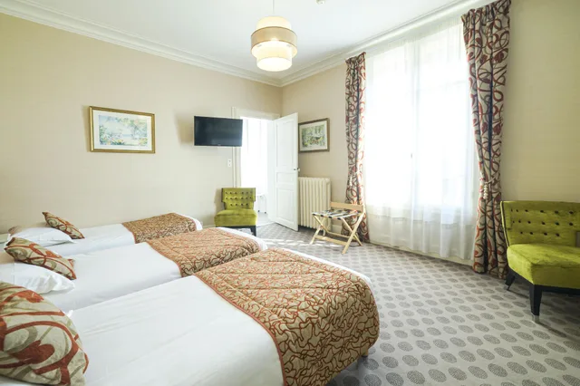 غرفة ثلاثية بسريرين مزدوجين، Hotel the Originals Auxerre Normandie 1/1