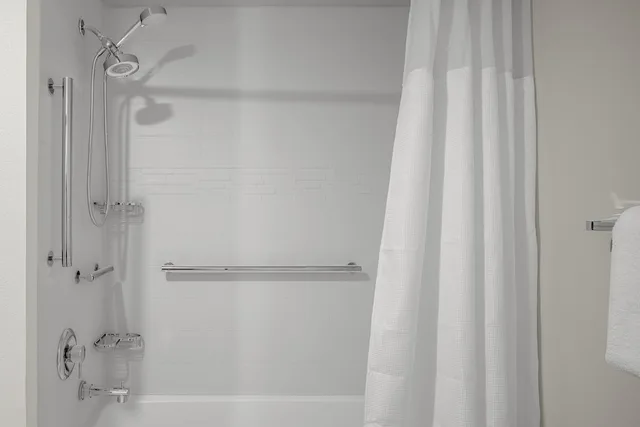 جناح بسرير كوين بغرفة نوم واحدة مع أريكة لذوي الإعاقة، Residence Inn by Marriott Peachtree Corners 2/2