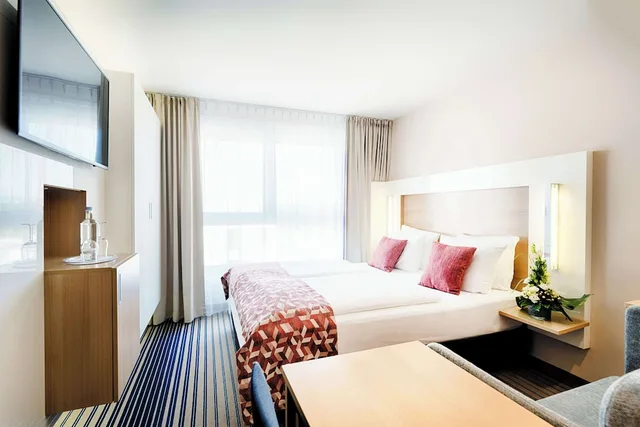 غرفة قياسية بسرير كوين بإطلالة على المدينة، Best Western Plus Welcome Hotel Frankfurt 5/10