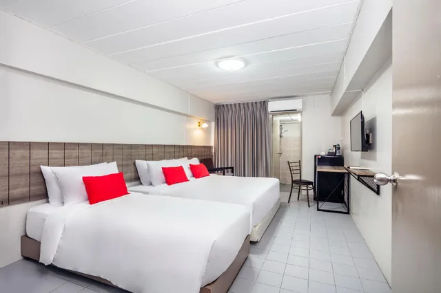 Family, 1 King and 1 Single Beds, Livotel Express Hotel Ramkhamhaeng 50 Bangkok 2/2
