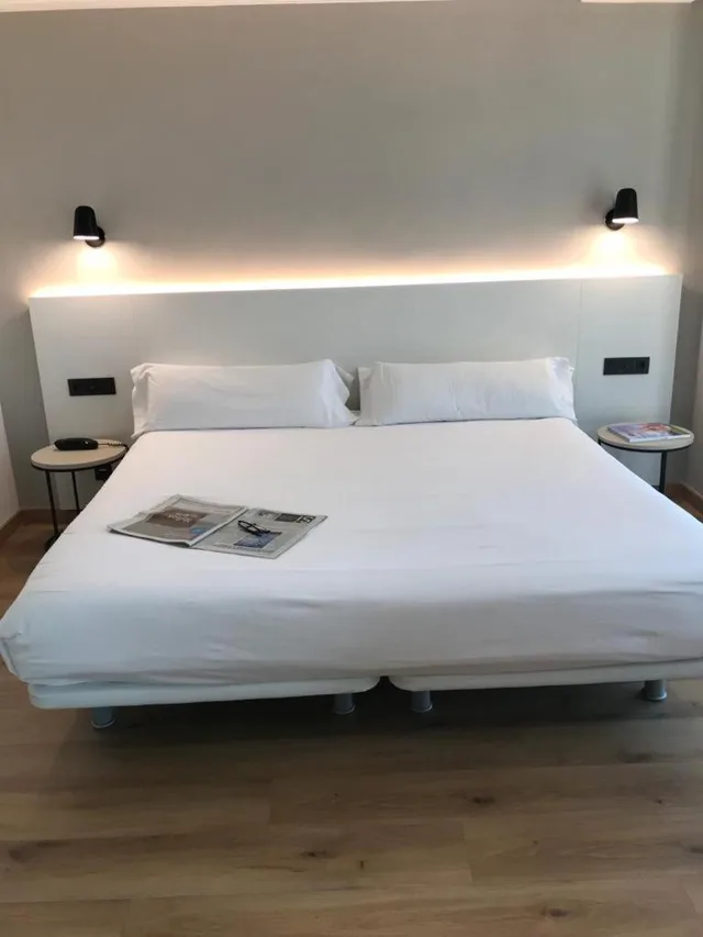 غرفة سوبيريور بسرير كينج بإطلالة على البحر، Principe de Asturias Hotel 3/3
