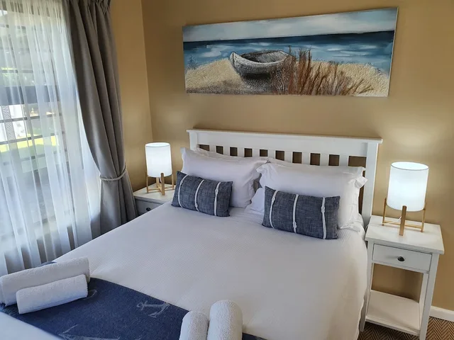 2 Bedrooms, Comfort, Cottage, 1 Double and 3 Single Beds، The Gull 1/3