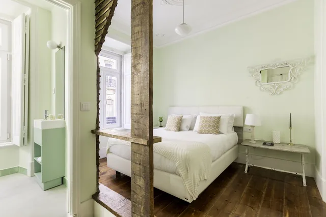 Deluxe, Queen Bed, Private Bathroom, 1898 Home and Suites 2/6