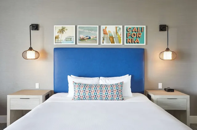 Tower, Huntington, King Bed, Partial Ocean View, The Waterfront Beach Resort, a Hilton Hotel 6/7