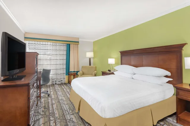 غرفة كلاسيكية بسرير كينج، Wyndham Garden Summerville 3/10