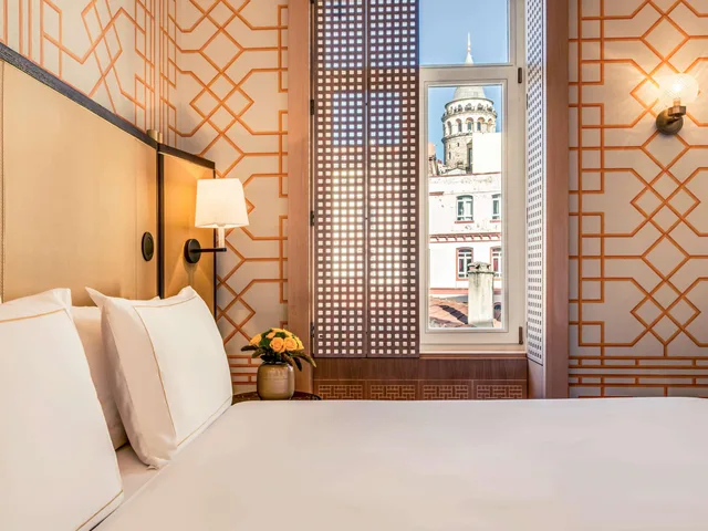 غرفة سوبيريور بسرير كينج بإطلالة، The Galata Hotel Istanbul - MGallery Collection 1/1