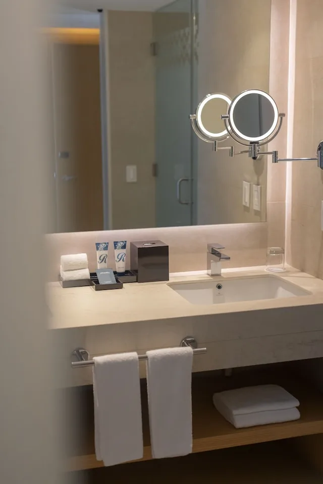 Diamond Club, Junior Suite, Luxury, 2 Queen Beds, Ocean View, Sofa، Royalton Splash Riviera Cancun, An Autograph Collection All-Inclusive Resort 2/2
