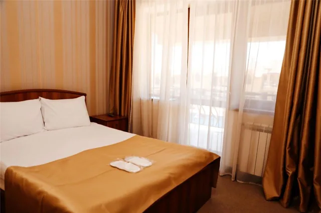 جناح بسرير كوين مع أريكة، Best Western Bohemian Resort 1/4