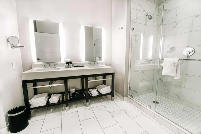 جناح بسريرين كوين مع أريكة، Embassy Suites Louisville Downtown 7/7