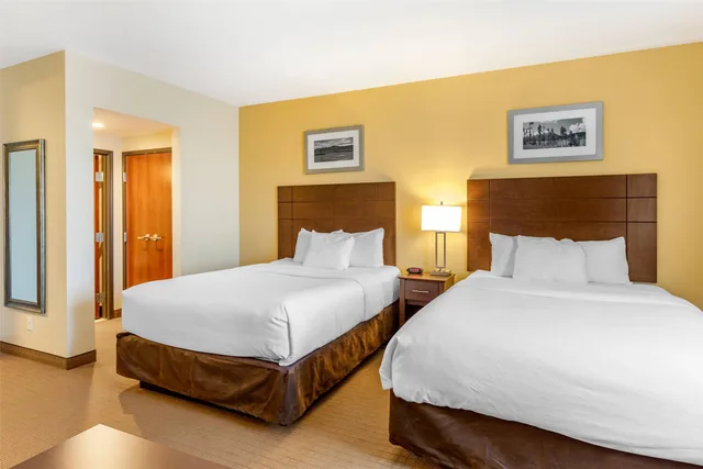 Efficiency, Suite, 2 Queen Beds، MainStay Suites Near Denver Downtown 2/4