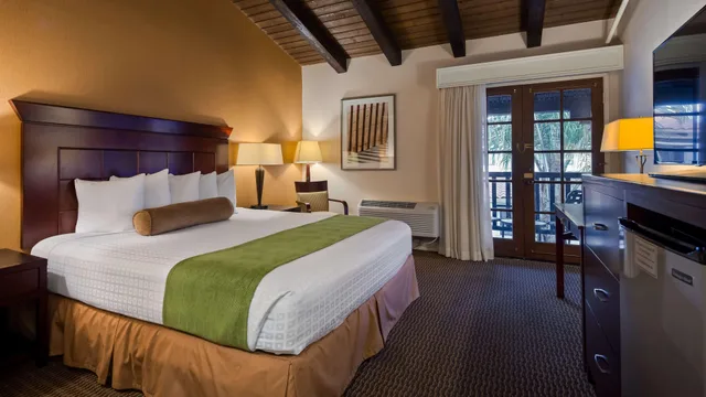 جناح بسرير كينج بشرفة، Best Western Plus Carpinteria Inn 1/7