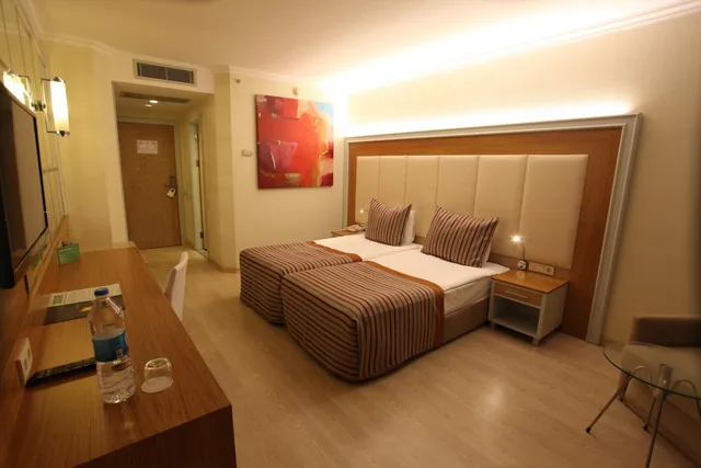 غرفة قياسية بإطلالة جزئية على البحر، Pegasos Resort 1/8