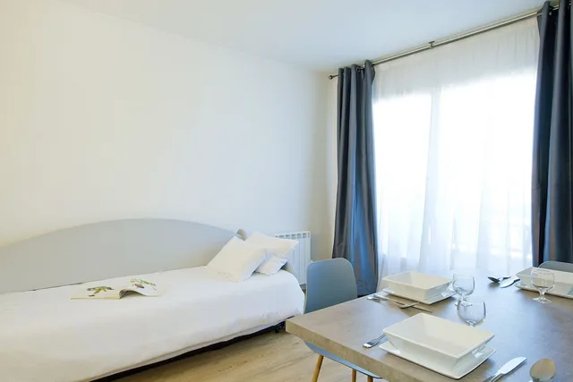 Comfort, Apartment, Cerise Lannion 1/2