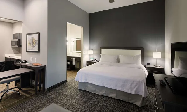 جناح استوديو بسرير كينج لذوي الإعاقة، Homewood Suites By Hilton Topeka 2/4