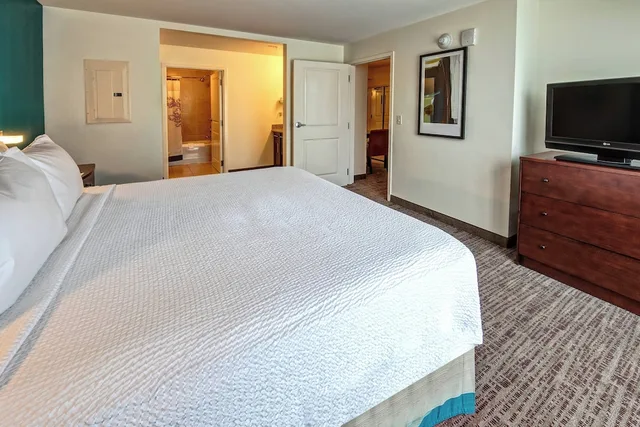 جناح بسرير كينج مع أريكة لذوي الإعاقة، Residence Inn Norfolk Downtown 3/5
