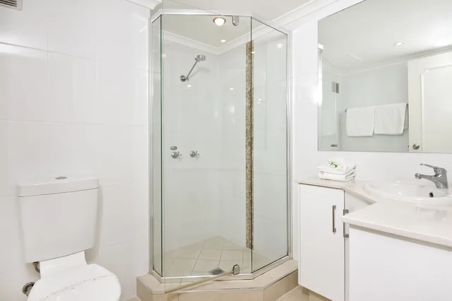 2 Bedrooms, Apartment, Queen and Twin Beds, Ocean Front, Kitchen، Berkeley on the Beach 3/6