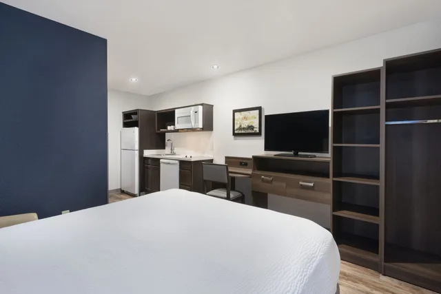 غرفة بسرير كوين لذوي الإعاقة، WoodSpring Suites Plano - North Dallas 1/3
