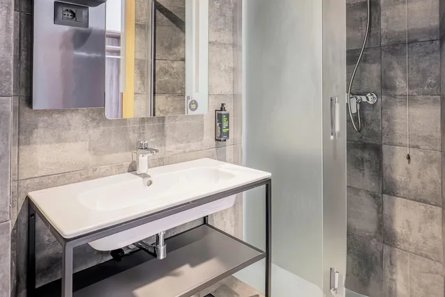 غرفة قياسية بسريرين منفصلين، B&B HOTEL Prato City Center 7/7