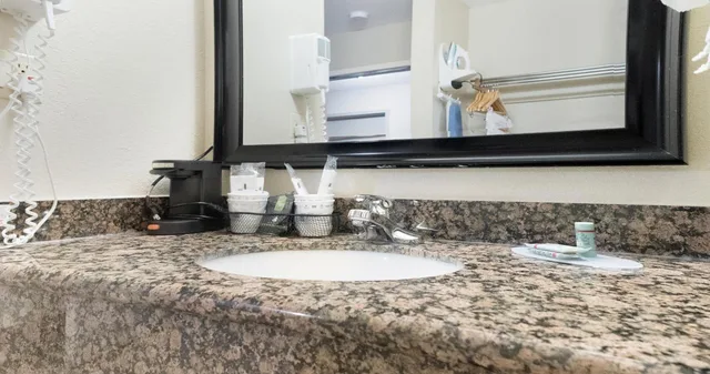 غرفة بسرير كينج وسرير كوين، Best Western Amador Inn 9/10
