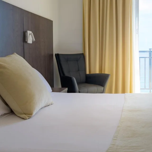 غرفة ديلوكس بسرير مزدوج بإطلالة على البحر، Hotel Horitzo 4/5