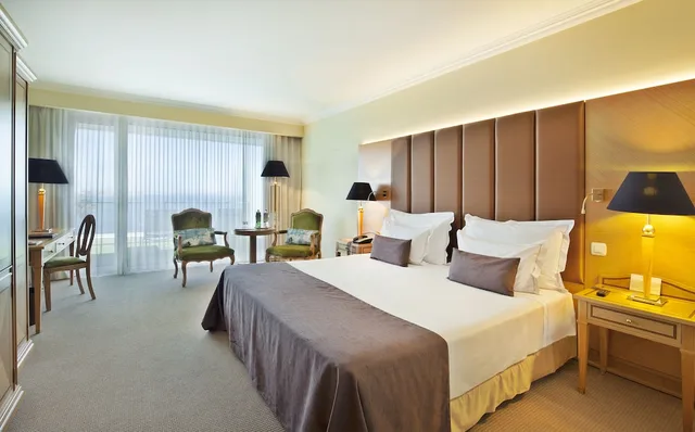 غرفة بريميوم بسرير مزدوج أو سريرين منفصلين بإطلالة على البحر بشرفة، CASCAIS MIRAGEM 2/10