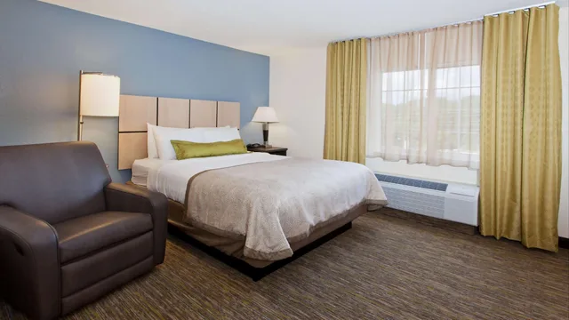 1 Bedroom, Suite, Queen Bed, Accessible, Sonesta Simply Suites Las Vegas 8/10