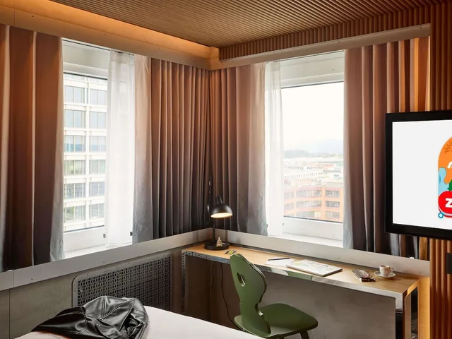 Large Mama, Queen Bed، Mama Shelter Zurich 1/9