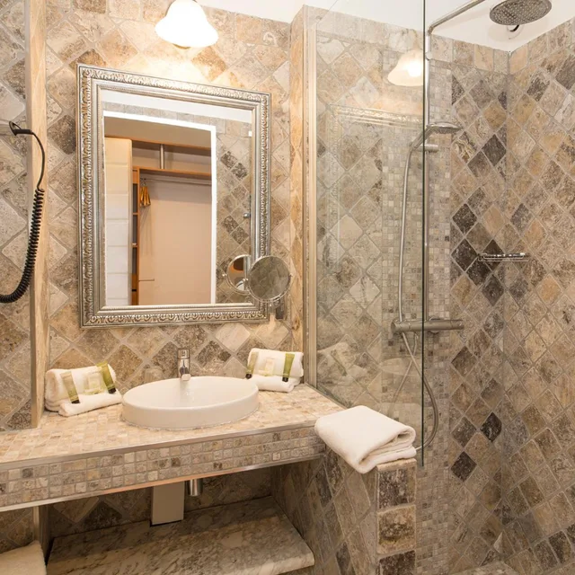 غرفة سوبيريور بسرير مزدوج بشرفة، HOTEL LE ROI THEODORE 5/5