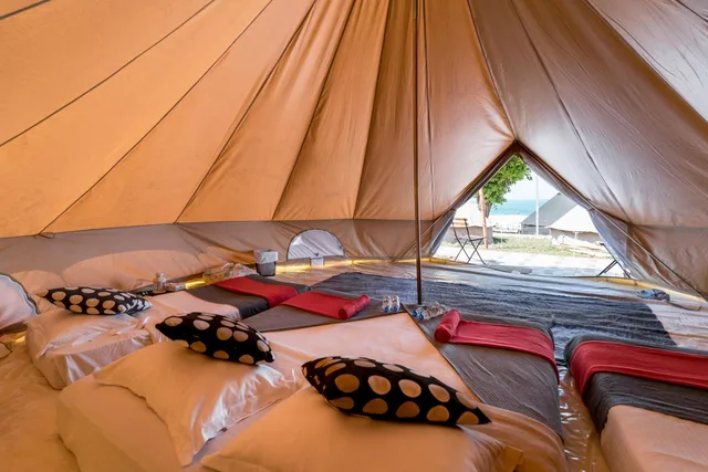خيمة عائلية، The Longbeach Campground 1/1