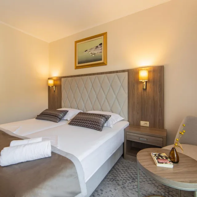 غرفة ديلوكس بسرير مزدوج بإطلالة جزئية على البحر، Hotel Bella Vista 1/6