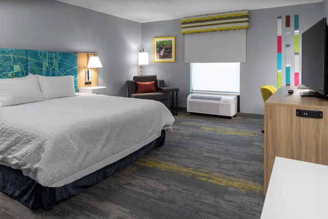 غرفة بسرير كينج لذوي الإعاقة، Hampton Inn Gretna 1/3