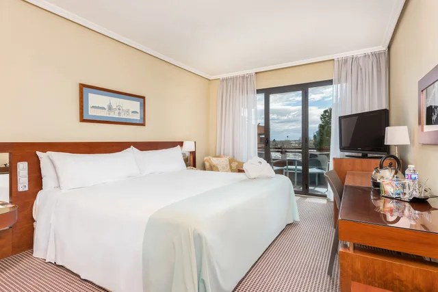 غرفة بريميوم بشرفة، Hotel Madrid Alameda Aeropuerto, Affiliated by Melia 2/4