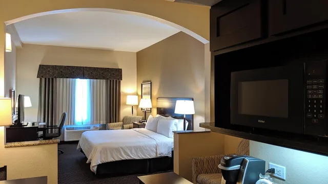 جناح بسرير كينج لذوي الإعاقة، Holiday Inn Express Hotel Suites Clinton 1/1
