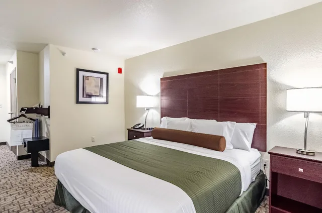 غرفة بسرير كينج لذوي الإعاقة، Cobblestone Inn & Suites - Bridgeport 5/7