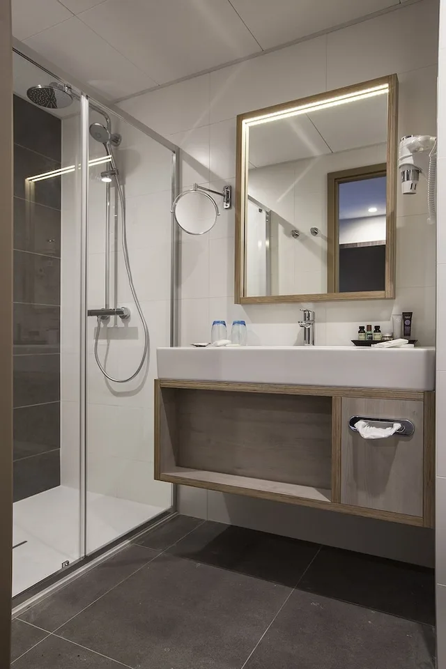 غرفة عائلية بسرير مزدوج وسريرين منفصلين، Mercure Blankenberge Station 7/8
