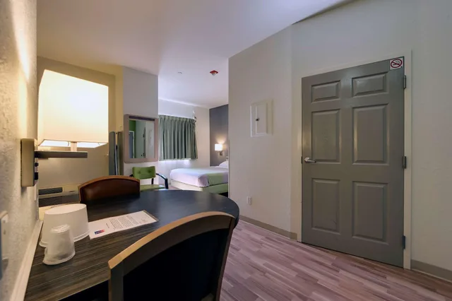 غرفة بسرير كوين، Studio6 Mississauga, ON - Toronto 5/5