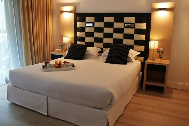 غرفة كومفورت بسرير كوين بإطلالة على الحديقة بشرفة، Hotel Victoria 4/8