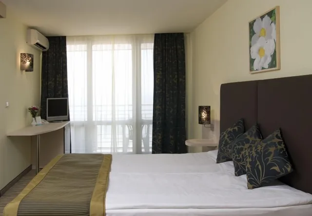 Room, Double Bed, Riverside, Sofa، Hotel Gergana All Inclusive 6/9