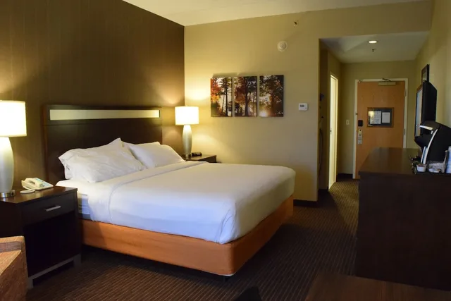 غرفة قياسية بسرير كينج، Holiday Inn Express Hotel Amp Suites Watertown Thousand Island 7/9