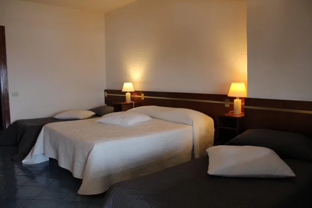 غرفة رباعية بإطلالة على البحر، Hotel Puntaquattroventi 3/7