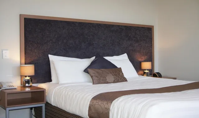 استوديو تنفيذي، Quality Suites Central Square 5/8