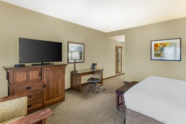 غرفة بسرير كوين مع أريكة لذوي الإعاقة، Best Western Plus High Country Inn 5/10