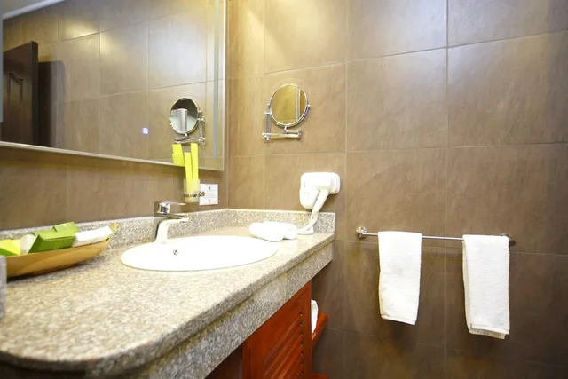 غرفة ديلوكس بسرير كوين، Best Western Premier Garden Hotel Entebbe 6/7