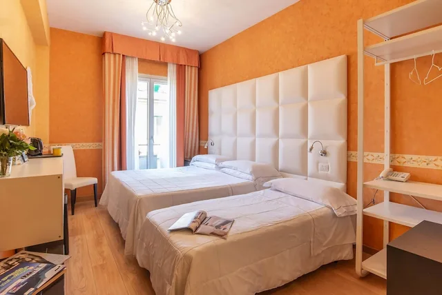 Room, Triple, Hotel Jane 3/7