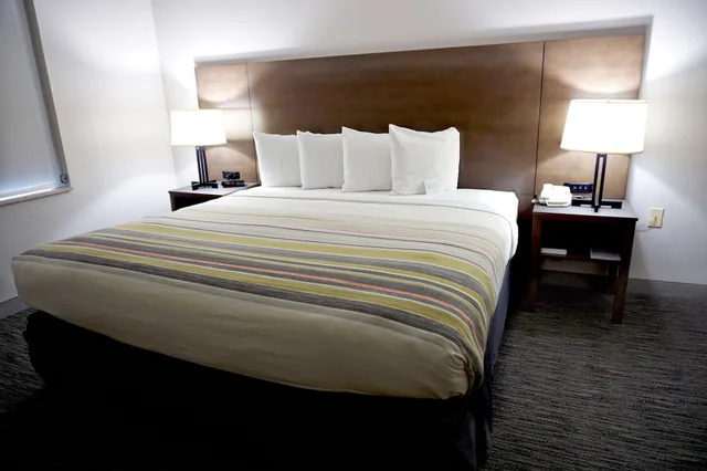 جناح بسرير كينج بغرفة نوم واحدة لذوي الإعاقة، Country Inn and Suites by Radisson Tampa/Brandon FL 2/3